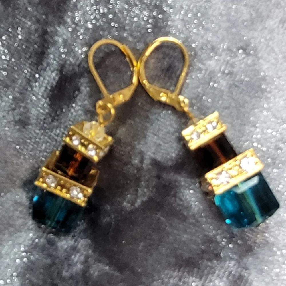 Blue Square Inlaid Zircon Earrings - Picture 3 of 5